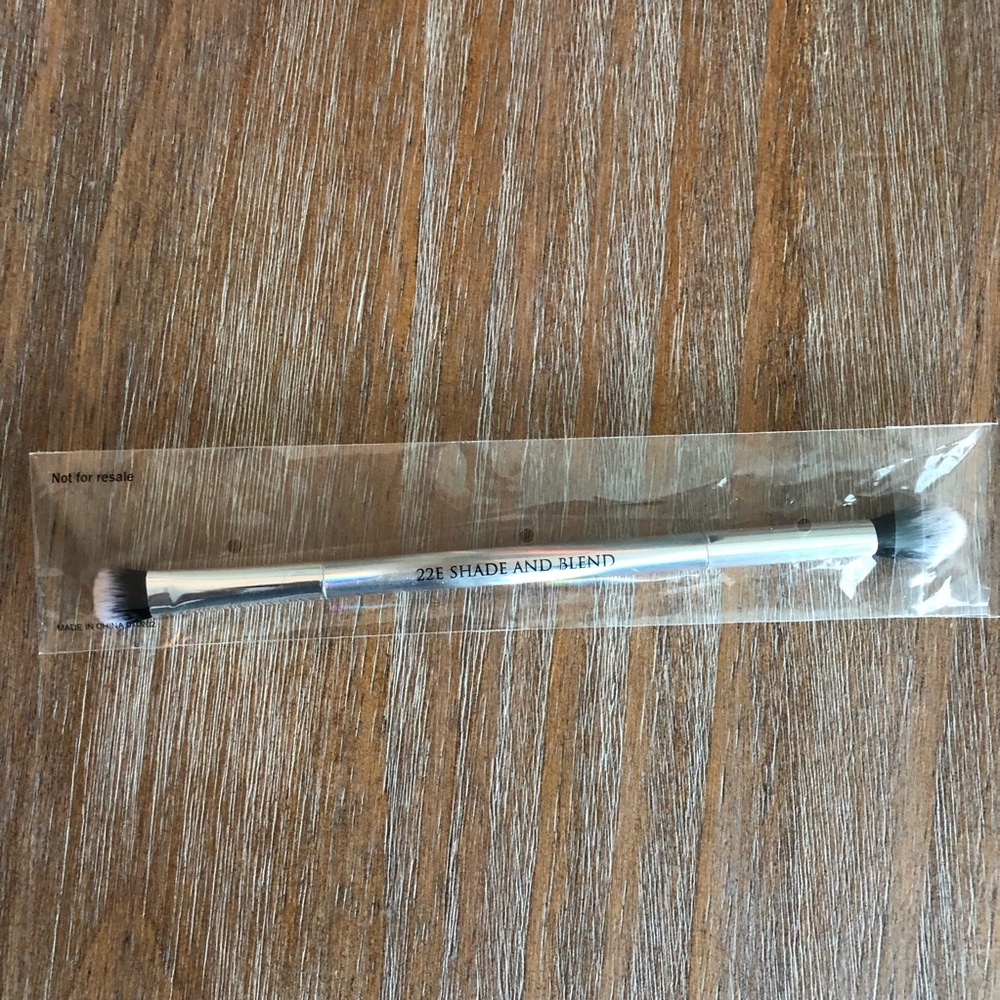 ๐ฟHP๐ฟf.a.r.a.h Brush&Ciate Glow to Highlighter - Picture 8 of 8